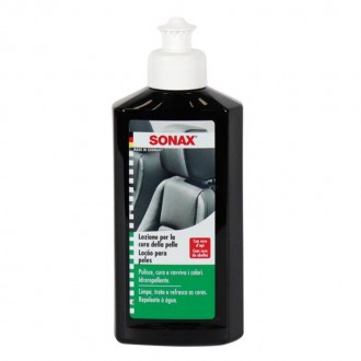Detergente ed ammorbidente per auto con interni...