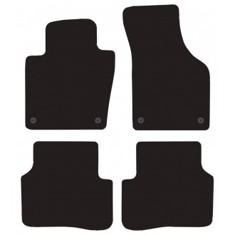 Set completo di tappeti in moquette su misura...